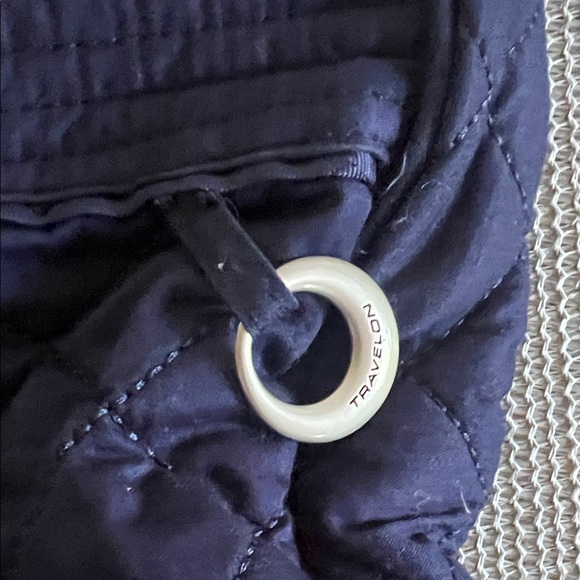 Good🎉condition TRAVELON Elegant Navy Quilted Laptop Bag 17 x 12 x 4.5 inches - Picture 6 of 9